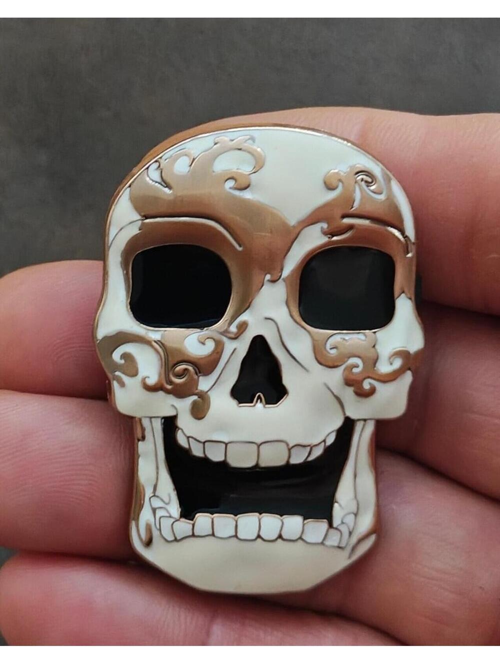 2023 Busch Gardens Howl-O-Scream Skull Enamel Pin - Picture 9 of 9